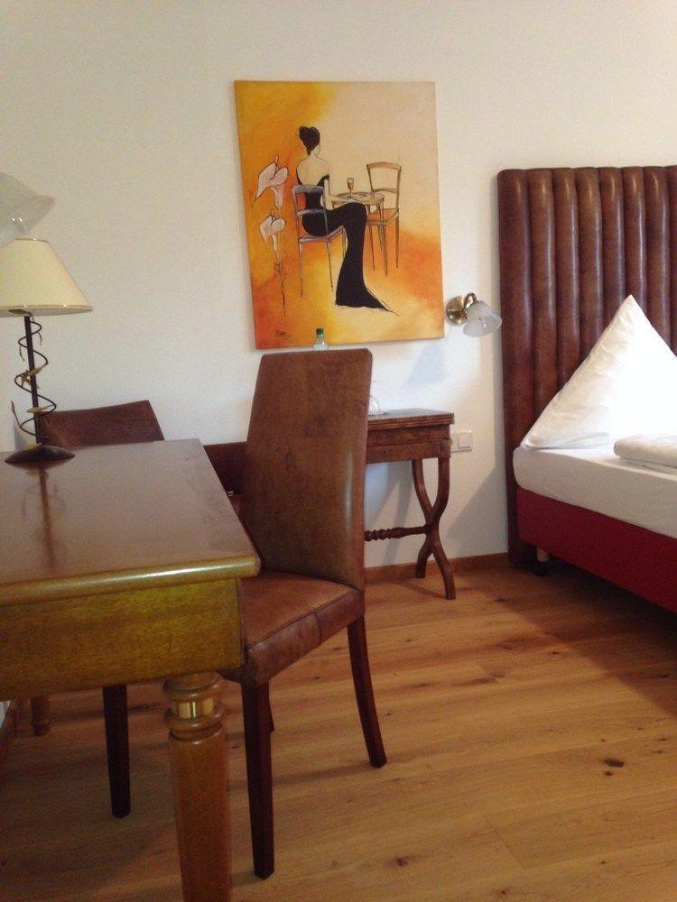 Uno Hotel Chapeau Noir - Free Parking Uberherrn ภายนอก รูปภาพ