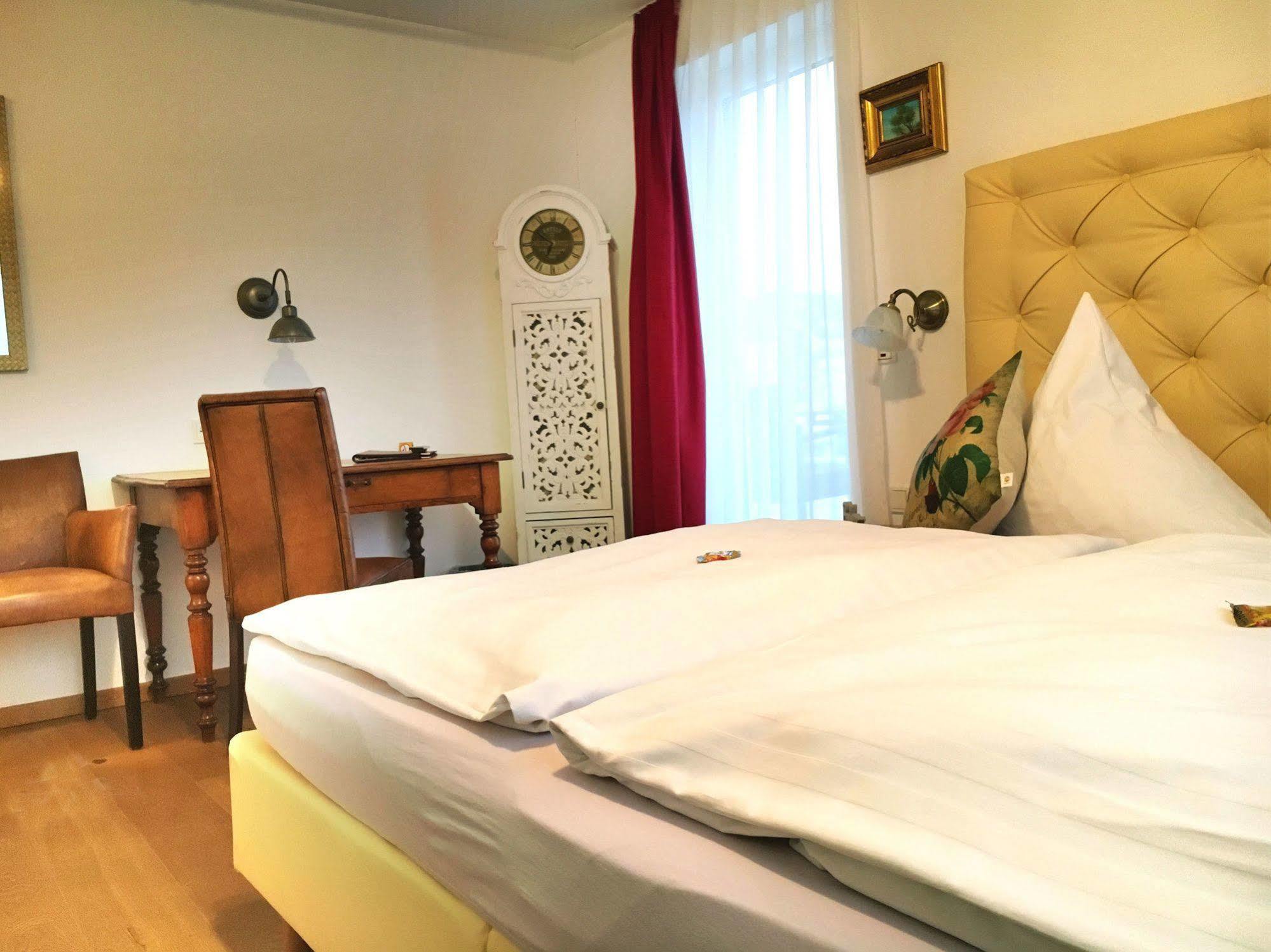 Uno Hotel Chapeau Noir - Free Parking Uberherrn ภายนอก รูปภาพ