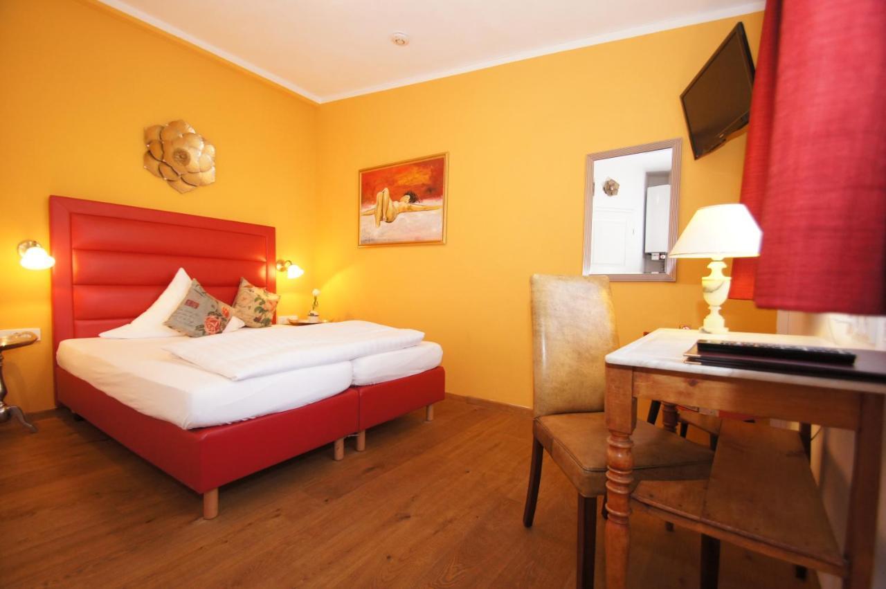 Uno Hotel Chapeau Noir - Free Parking Uberherrn ภายนอก รูปภาพ